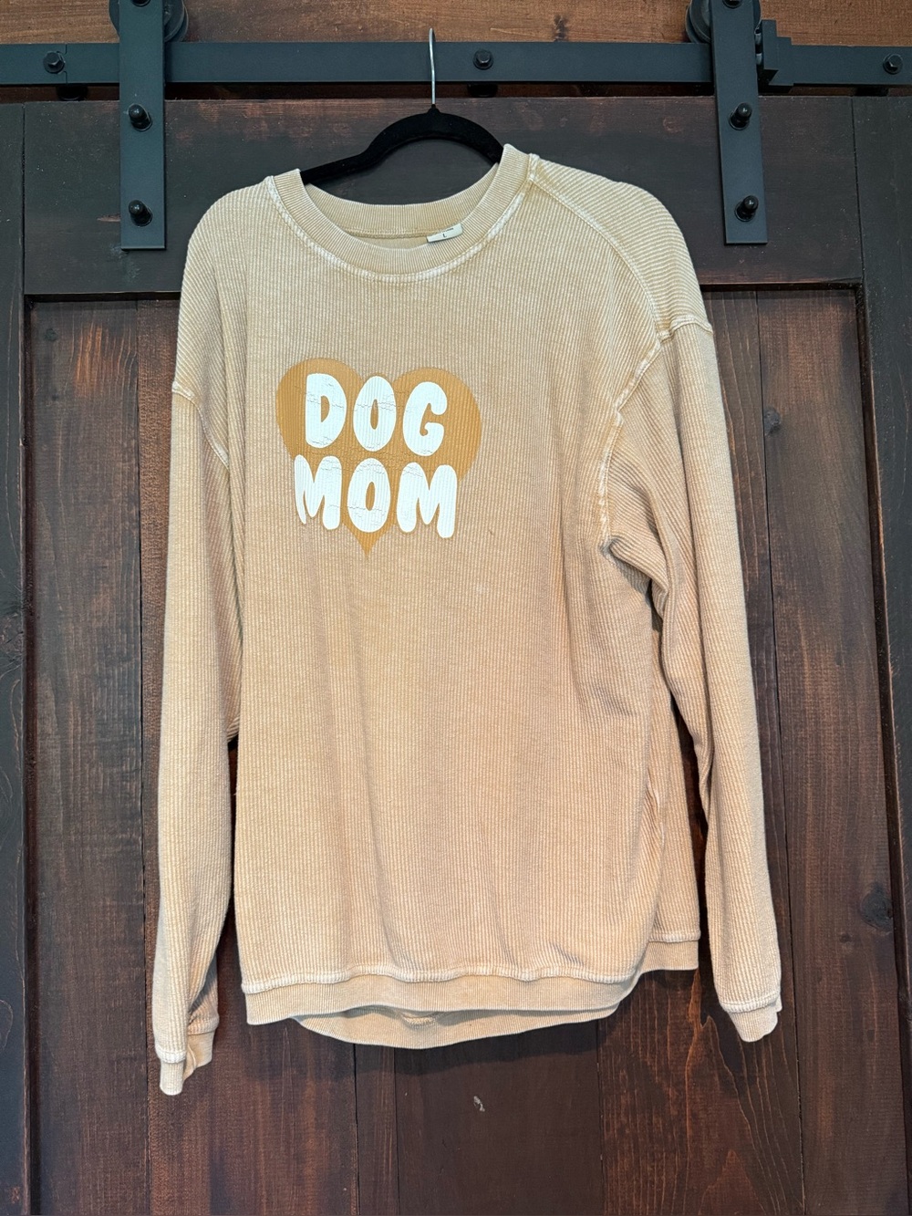 Dog Mom Heart Graphic Crewneck Sweatshirt